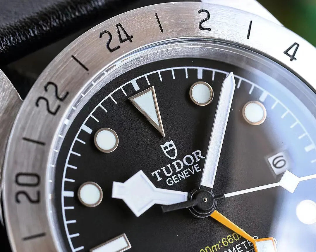 steel Tudor Black Bay GMT - Hình 8